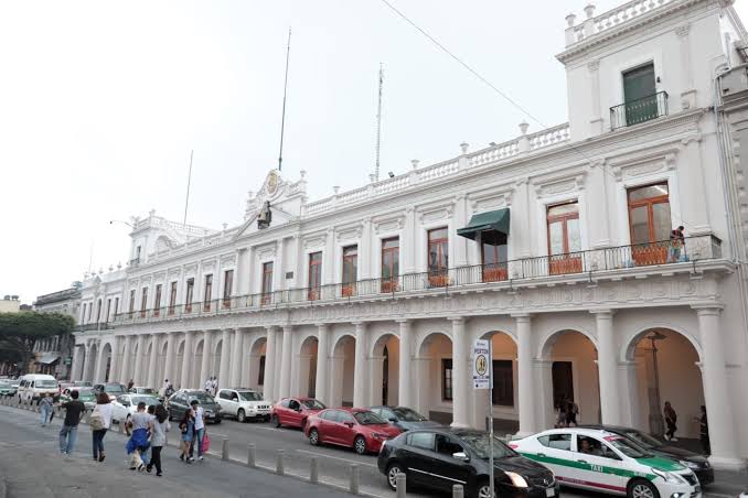 En Veracruz,organizaciones de periodistas,columnistas, articulistas, corresponsales y comunicadores independientes exigen a la gobernadora, Rocío Nahle,poner un alto a las  agresiones contra el gremio.

elmatutinovirtual.blogspot.com/2026/02/en-ver…