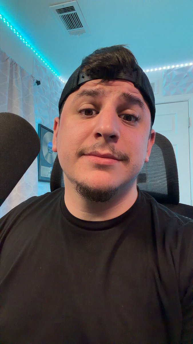 Rare late night music stream! 

Come request your favorite songs or even get me to learn a new song! 

Live exclusively tonight on <a href="/kick/">KICK</a>! 

Come hang out 💚