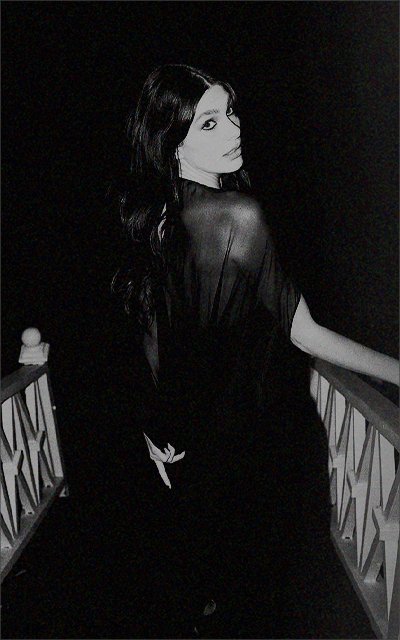 𝐓𝐡𝐞 𝐀𝐫𝐜𝐡𝐢𝐭𝐞𝐜𝐭𝐮𝐫𝐞 𝐨𝐟 𝐑𝐮𝐢𝐧𝐬

In a world rotting beneath the spotlight, I am silent dark, shaping ruins into art.

𝓁:  tumblr.com/inkofdestellar…