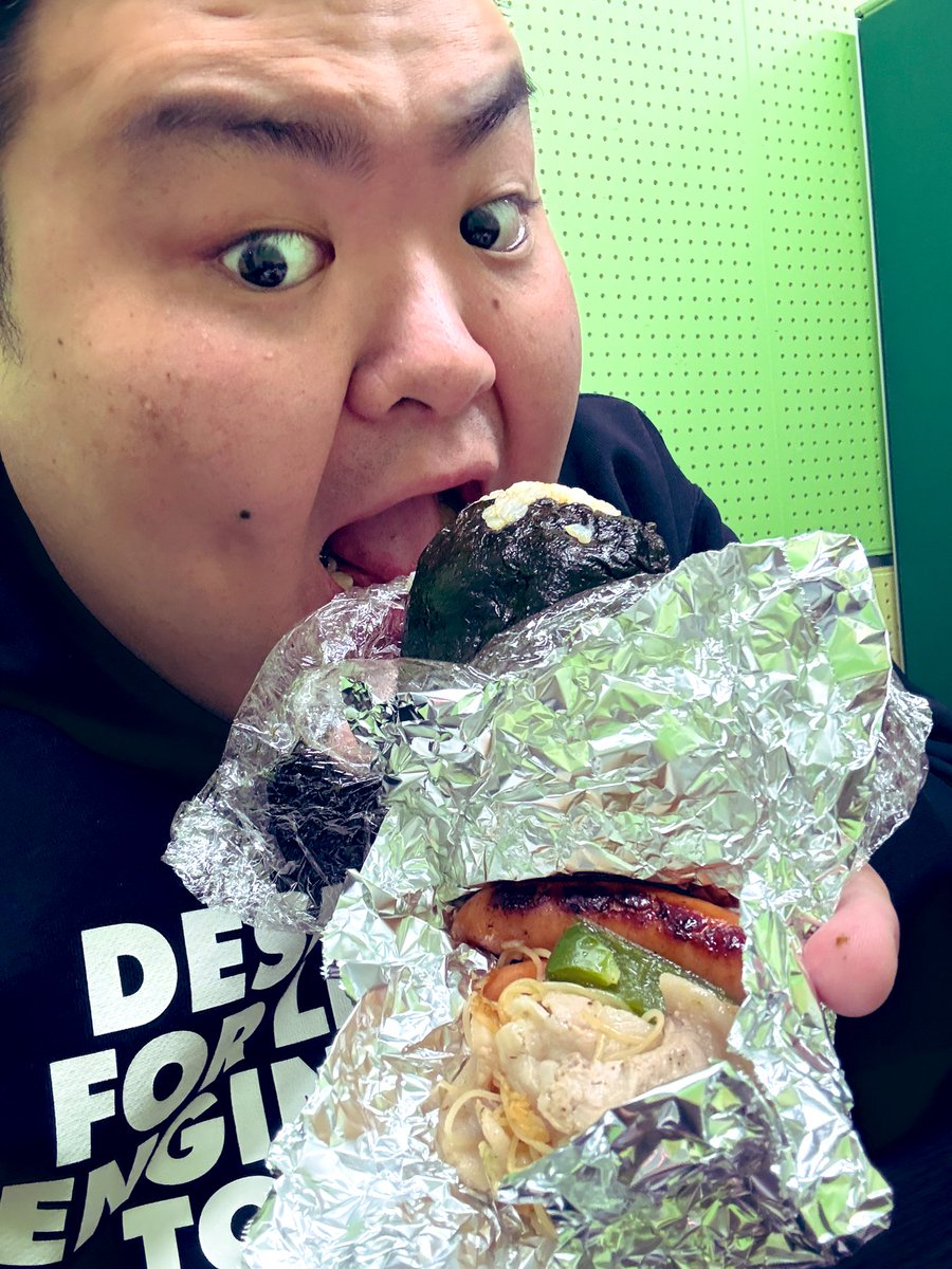 久しぶりに10時からアサデス。ラジオのスタジオに！

12時まで居るよ〜！

今日のおにぎりの具はクリームスピナッチ、おかずは焼きビーフンとソーセージ2本でした！

うまかつき！

#KBCラジオ 
#アサデスラジオ