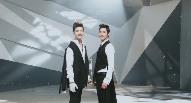 livedoornews's tweet photo. 【20日公開】東方神起、20周年記念映画『IDENTITY』全国5劇場で応援上映が決定
https://t.co/iRRZiW2z02

22日午後1時30分から札幌シネマフロンティア、新宿バルト9、ミッドランドスクエア シネマ、T･ジョイ梅田、T･ジョイ博多で実施。チケットは18日午前0時より各劇場の公式サイトで販売開始する。 https://t.co/iyz4iNAf1W