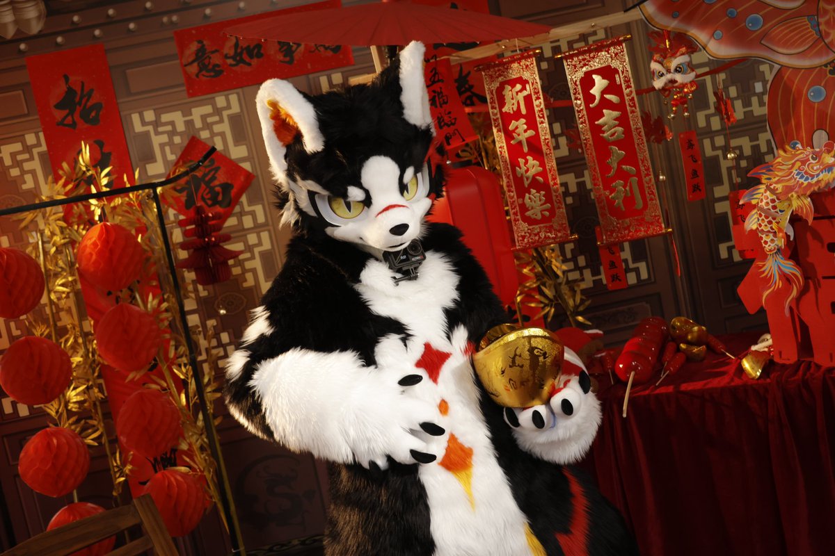 新年快乐!!!! 牧牧祝大家年年有余!岁岁多金!身体健康!开心快乐! #FursuitEveryday #fursuiter # ...