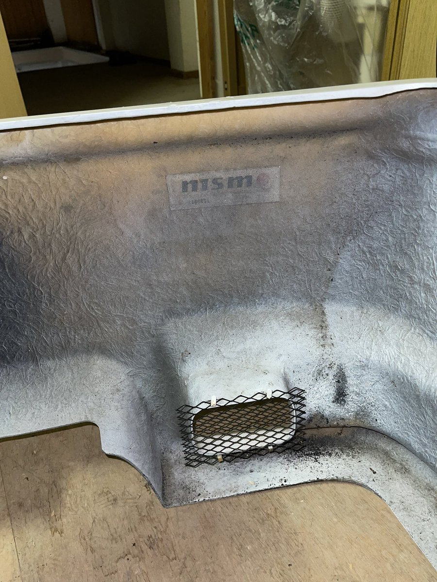 R34のニスモリアバンパー売ります！
探してる方、気になる方いませんか？
バンパーアダプター新品、バックランプ新品です。
福島県から。
お届け、引渡しどちらでも可能です！