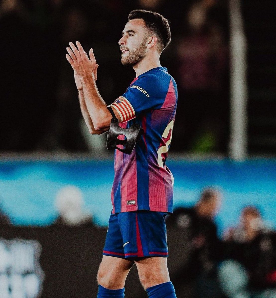 Main bagus di RB, dapet ritme dipindah
Maib bagus di DM, dapet ritme dipindah lagi

Giliran jelek dihujat. Udh bener pasangan sama Pedri, jd pelindung utama duo CB tapi terpaksa geser demi si paling masterclass