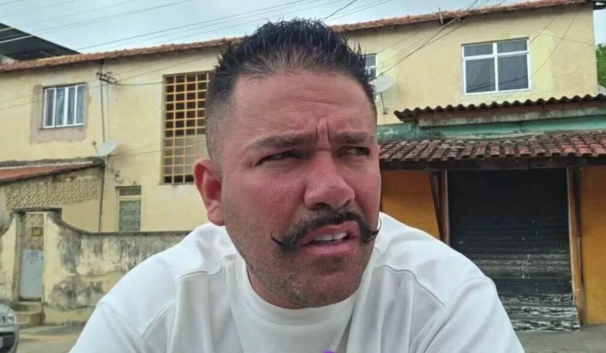mtsryu7's tweet photo. O cara é 71? sim 

O cara deve pensão? sim

Não tem compromisso algum com a própria live? sim

Da golpe nos petroleiro que cola na live dele? sim

Scamma desafio dos live pix? sim

Mas quando precisou pular na bala do font sem saber quem ta certo ou errado ele tava lá. 01 ta amor https://t.co/cQkydfuotQ