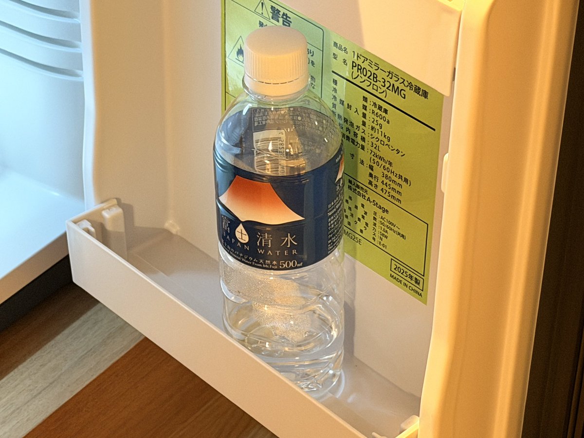 チェックイン直後でこれ
前の宿泊者の飲みかけの水に、使われたまんまのドライヤー😅

ハウスキーピングくらいちゃんとして頂きたい💦