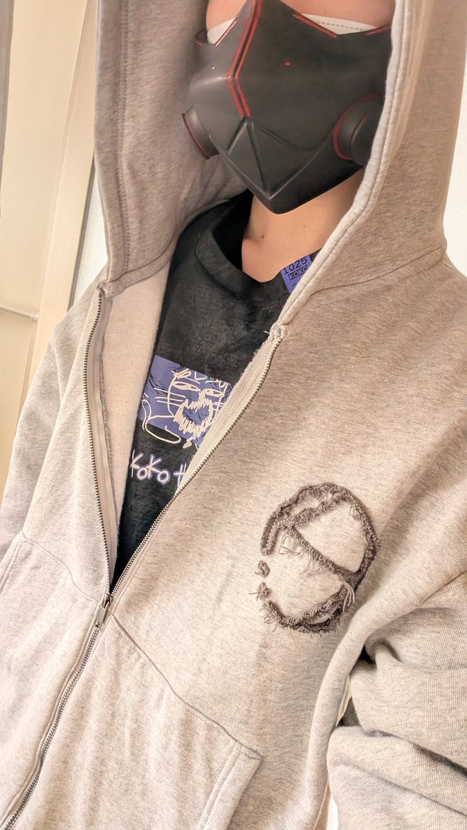 KtRコレクションが黒多めだからグレーにしたらシナジーがすごい
フードもポケットもでかくて良き！
現象IVはこれで決まり！

#MAISONKOKO