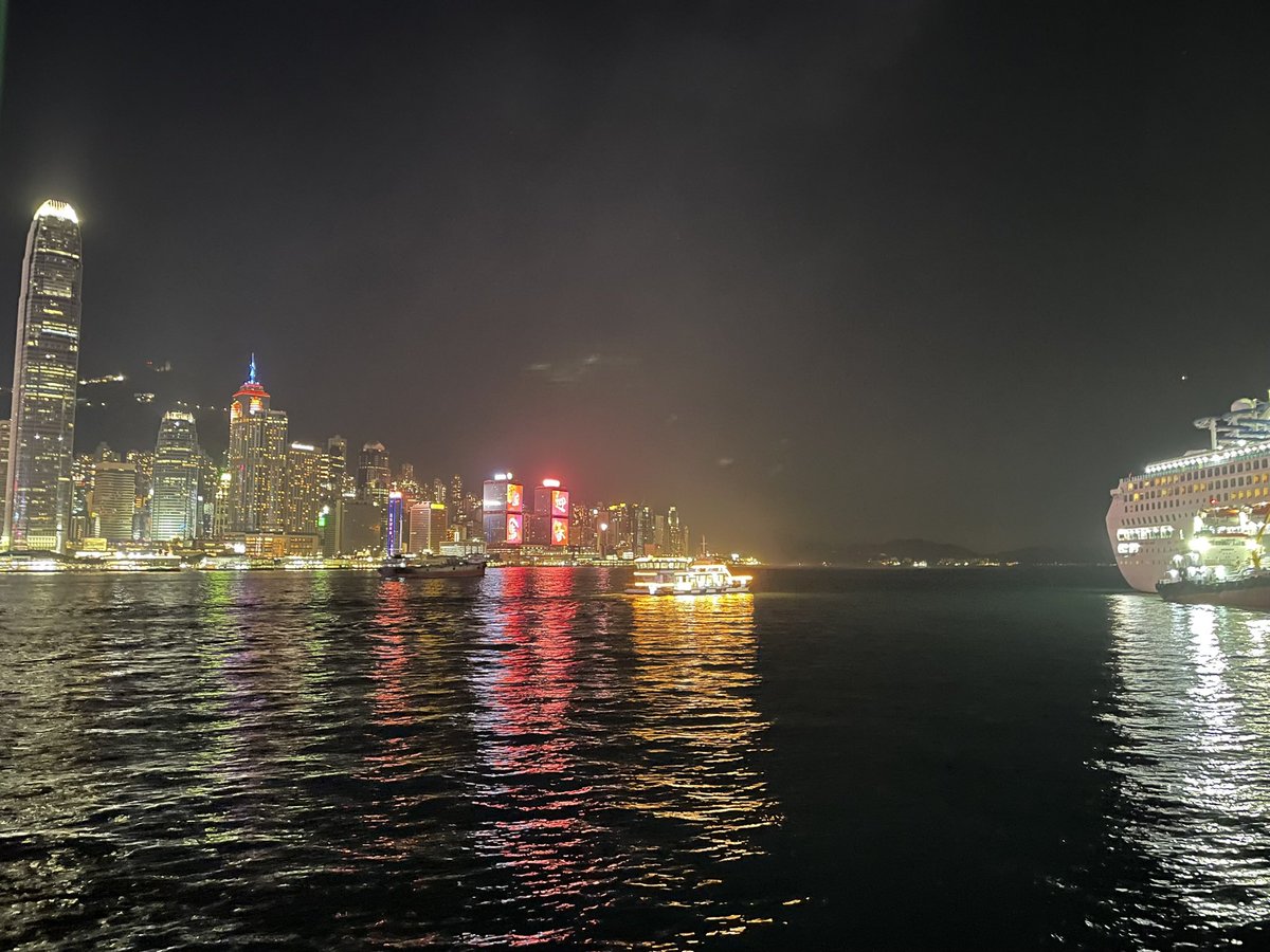 Erital's tweet photo. 香港夜景クルーズ。良い思い出が加わりました😊。自分は船酔い大丈夫でした😆　#LIVE_VISION https://t.co/Mj4hsAl6uR