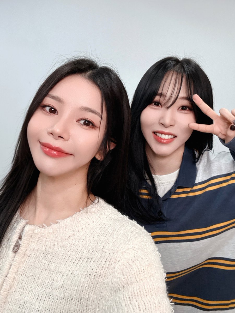 lunaestreIIad0s's tweet image. [MAMAMOO+]

Moomoo ❣️ This Lunar New Year as well,
have a happy holiday while
thinking of Solar and Moonbyul☀️

#MAMAMOOplus #SOLAR #MOONBYUL
#마마무플러스 #솔라 #문별