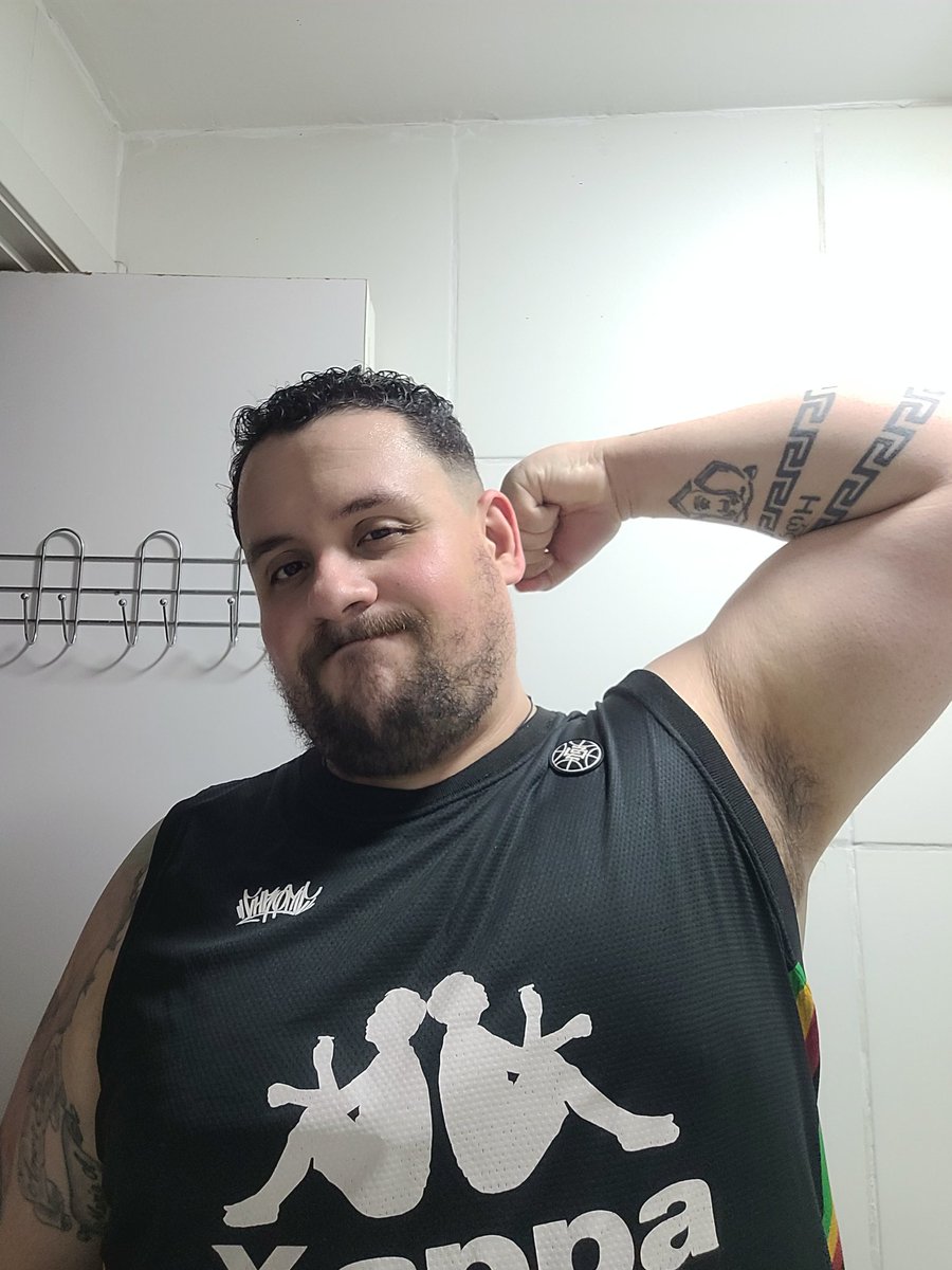 gus_eos's tweet photo. Bora aproveitar a noite em uma boa festa rsrs https://t.co/q87q3XFMXr