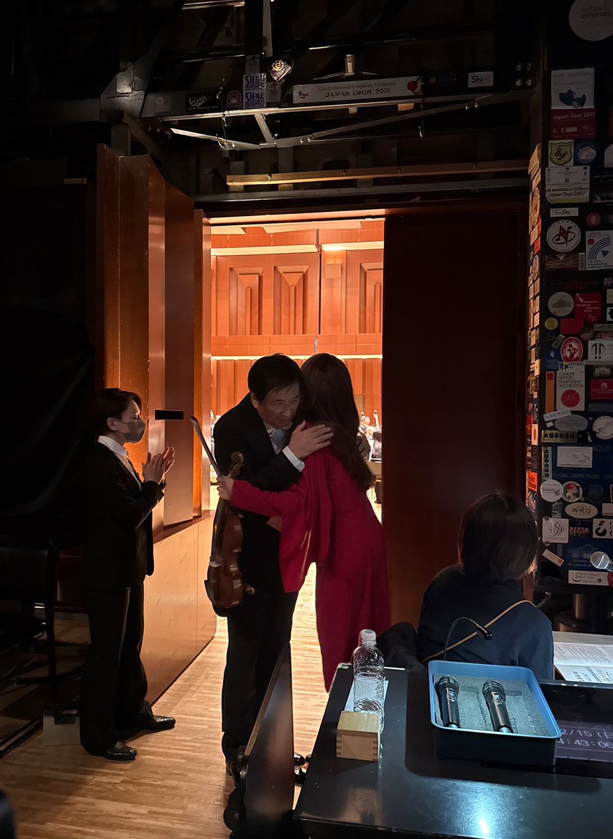 RyosukeSuho's tweet photo. 一昨日の福岡公演をもって6回の日本フィル九州公演を弾き終えました!!💐🎻❤️
長いようであっという間の10日間でしたが毎回少しでも進化できたらと思って弾いていました😌
無事に演奏することができたのは各公演に携わってくださった皆様、藤岡マエストロ、日本フィルの皆様、沢山のご来場くださったお客様のおかげです🕊️
感謝の気持ちでいっぱいです!!
これからも精進してまた演奏させていただけるよう頑張ります💪🏻❤️‍🔥
心に残る貴重な経験をありがとうございました🥰