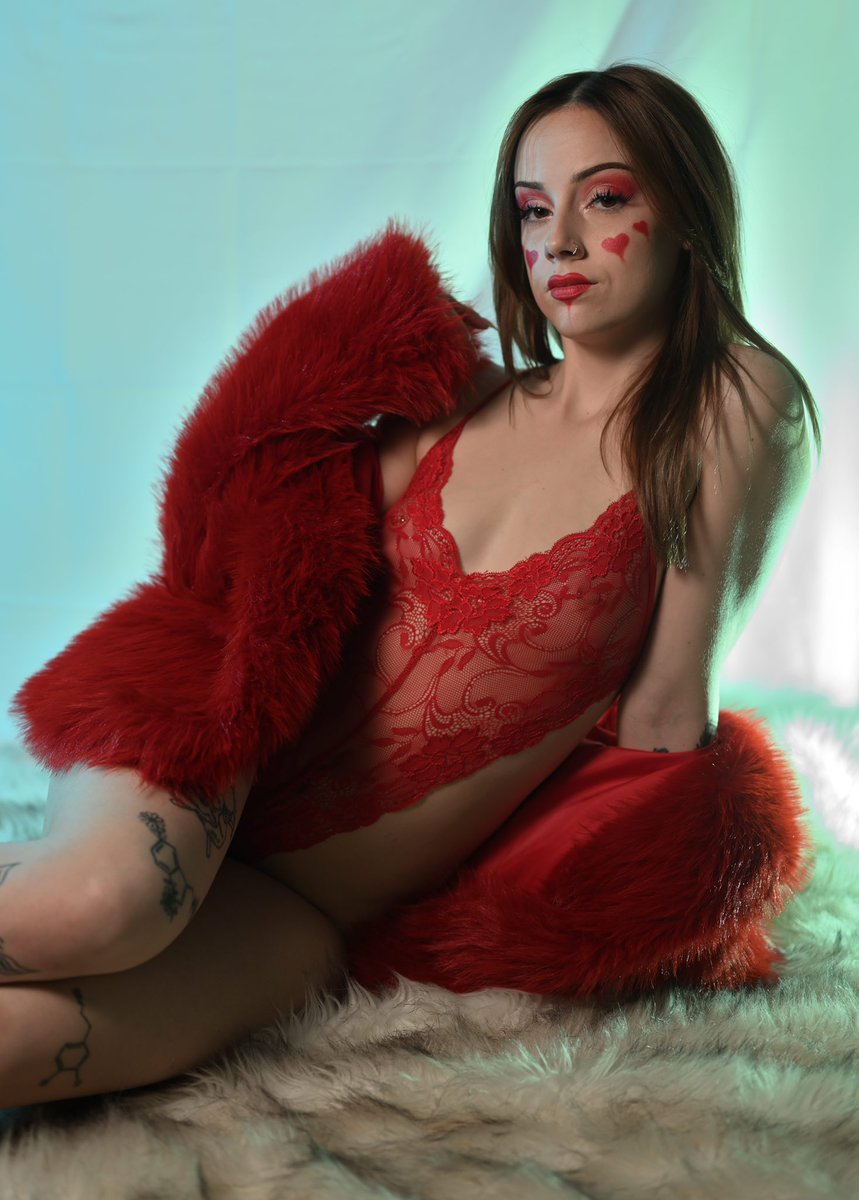 I haven’t been very motivated to post or make content, but wanted to take this moment to let yall know that I love to fuck! Quality over quantity though💋