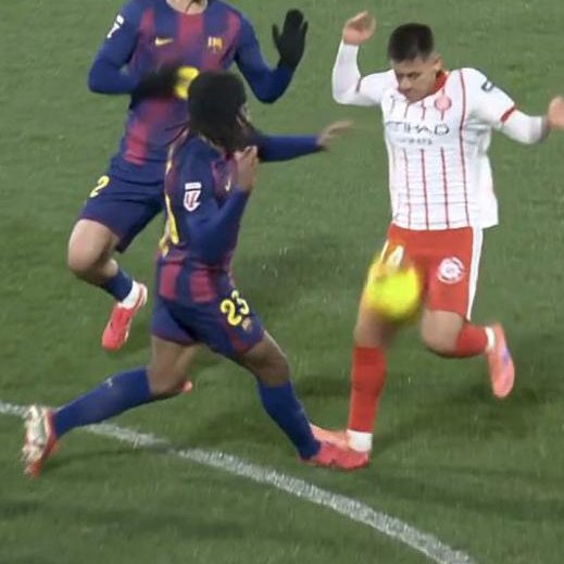 🚨🗣️ 𝗡𝗘𝗪: Claudio Echeverri (Girona player): "Yes, yes I stepped on Kounde... but I was running fast and it was an accident."

• If they called a foul, would you understand?

🚨🗣️ Echeverri: "Yes, yes, but well... Luckily they gave us the victory!"
