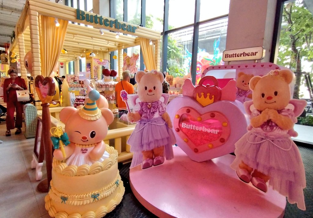 バターベアのお店に行ってみたけど、ネックピローは空港のショップ限定