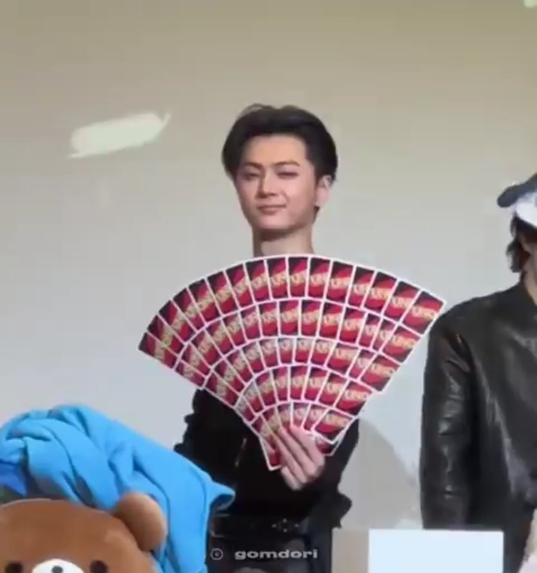 아 개웃겨 건욱이한테 팬싸템이거줄사람