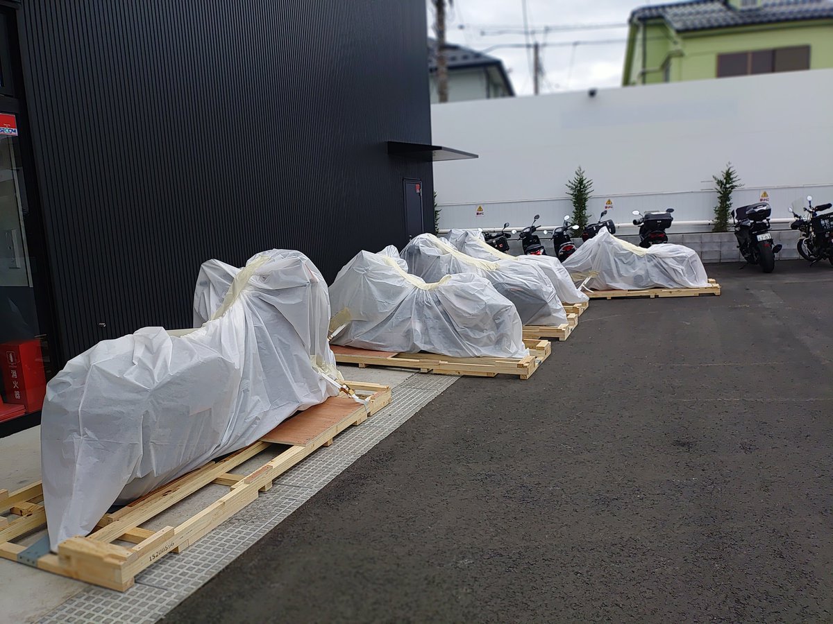 CITY_NISHI's tweet photo. こんにちは！デニーロです。
遂に2026年モデルの到着です。FXLRST ブラック
同じく ホワイト、FXBR ブラック  FLHX ブラックです。
今週末よりご覧になれます。
#西東京市
#ハーレーダビッドソン
#2026年モデル https://t.co/tXP6czOkpl