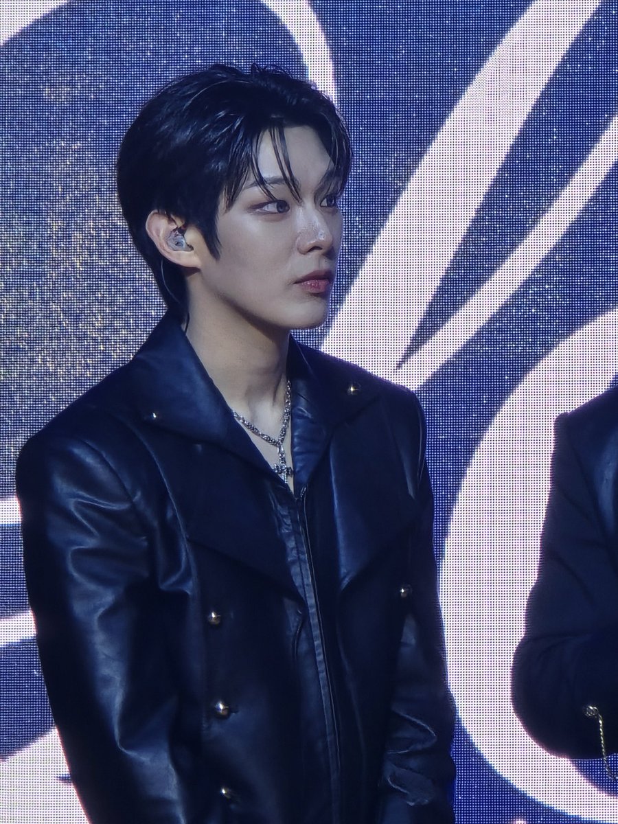 AHOF members with their super insane visuals!! 1pm show edition