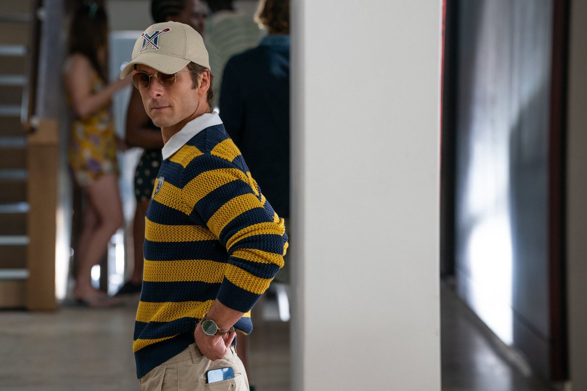 glenbrina's tweet image. these are the movies glen needs to be doing. glen is soooo good in dark comedies/roles where he plays a loser, uses his comedic chops and kinda breaks your soul when he breaks down. his charm is insane. the chemistry with margaret and jessica is electric. #howtomakeakilling