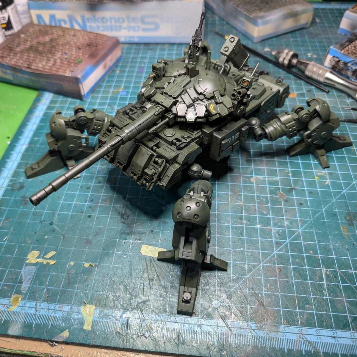 #製作途中からしか得られない栄養素がある
この作業台で だんだんと出来上がっていく過程がたまらん🤤