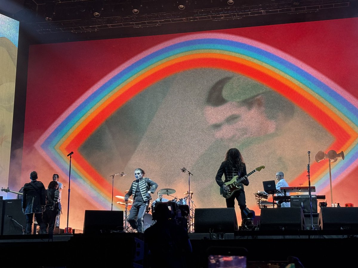 deathbat____'s tweet photo. Por segunda vez pude ver a mi banda favorita en vivo 🖤❤️gracias vida

#MCRMEXICO #MCR #FrankIero #Gerardway #MikeyWay #RayToro https://t.co/4LWuKoJ0Qj