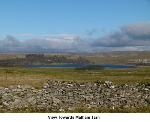 IamHappyHiker's tweet image. This is a lovely, easy to follow #YorkshireDales walk from Settle which shows off some magnificent limestone scenery and an impressive cave. Much is on a good track which maybe less muddy than many after recent rain. See happyhiker.co.uk/MyWalks/Yorksh…
#Yorkshire