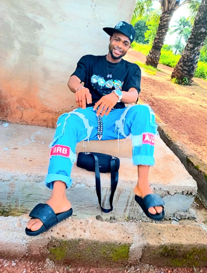 BennyLaxzy's tweet photo. Behiñd my  smile." There's a story Yøu would never understañd:🙇🎯 https://t.co/YRqahFUMYN