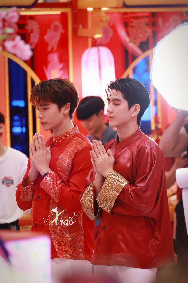 กูอยู่นี่ มันไหว้ขออะไรวะ