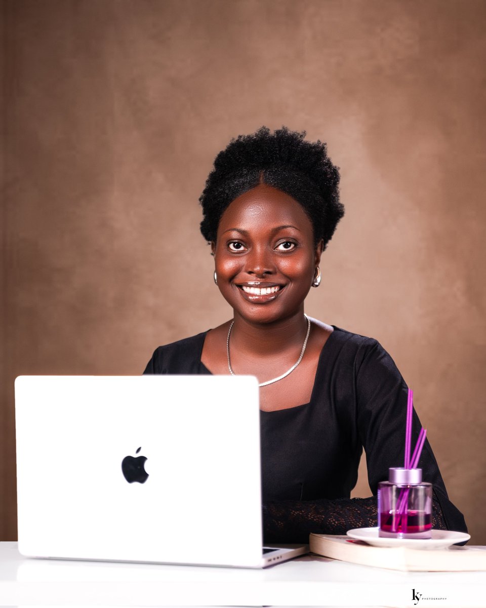 _MfonisoEphraim's tweet photo. I spent 3 years as a graphic designer making one stream of income.

Then I discovered there were 8 more I was completely ignoring.
I want to save you those 3 years. 

Save this and thank me later.

Here are 9 ways to make money with your design skills🧵 https://t.co/glrMD9RNhl