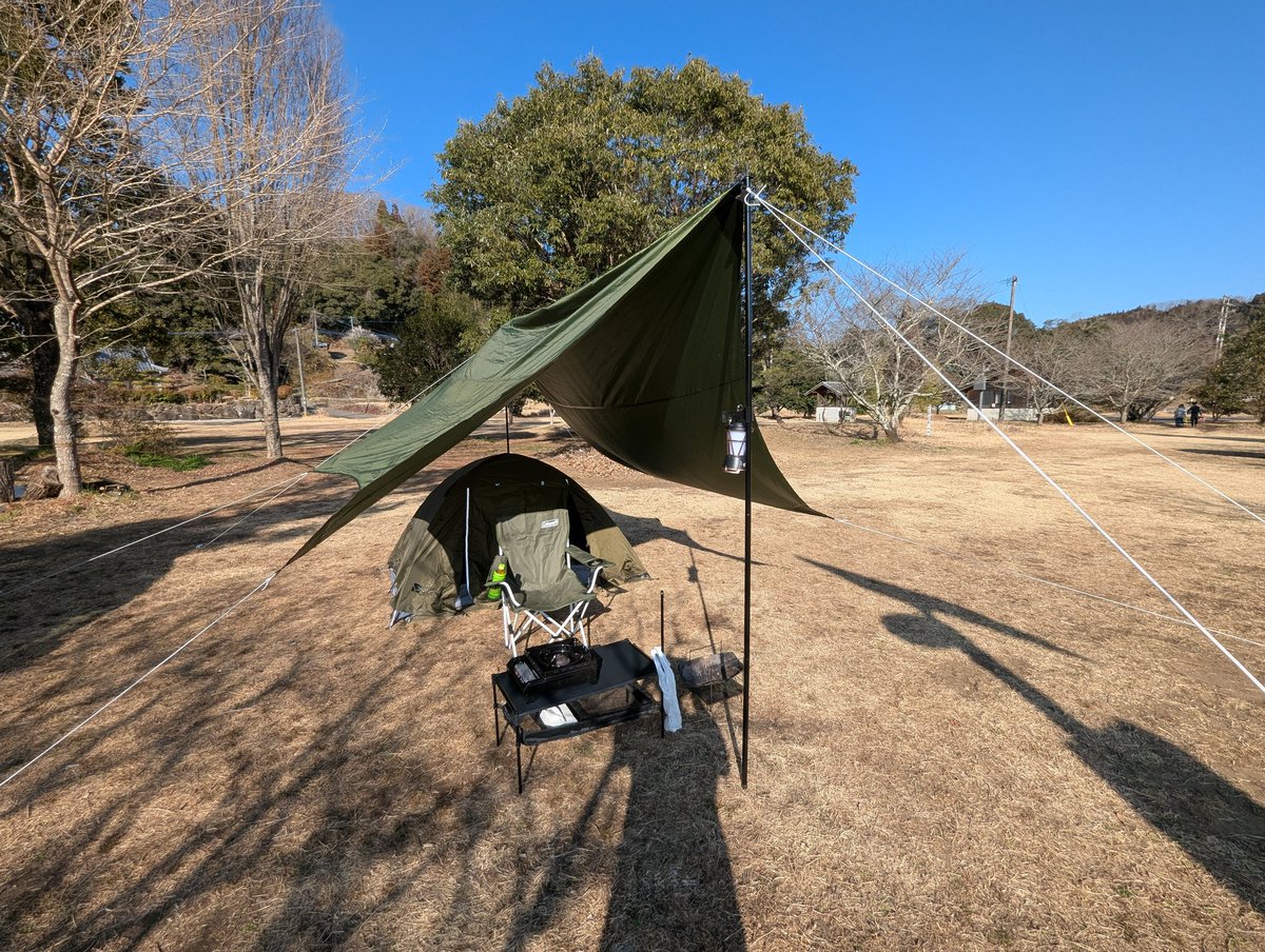 toshihilog's tweet photo. #1ヶ月書くチャレンジ
#書く習慣
DAY1400 キャンプ
キャンプ来ました⛺毎回思うんだけど、荷物の準備したり設営が大変で、「あー、もう行くのやめたいな」って、なるけど、現地で落ち着くと、次第に楽しくなってくる。けど、次の日の片付けがめんどい。夜は寒くなりそうな予感する。大丈夫か？😅 https://t.co/NGmb9BKczS