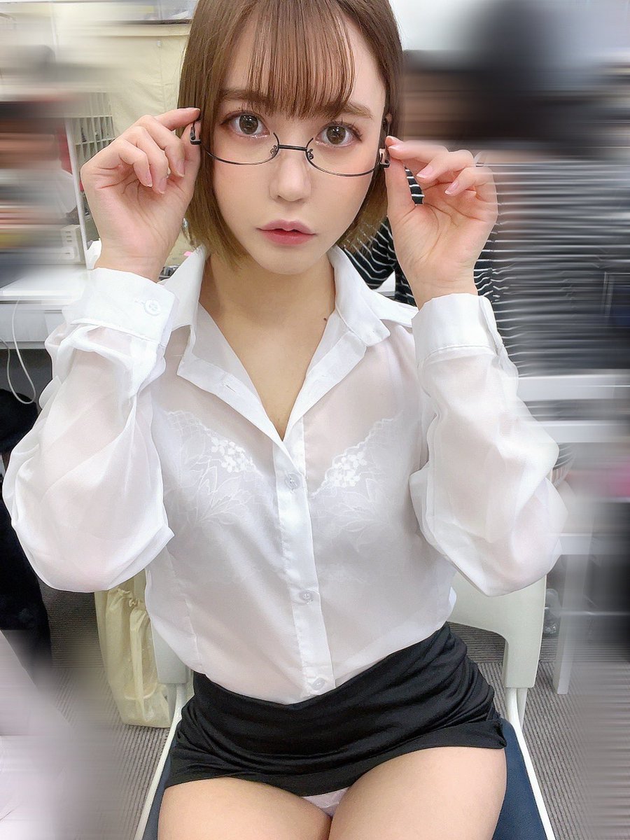 コンセプト衣装！
透明彼女ってそういう意味なんだ