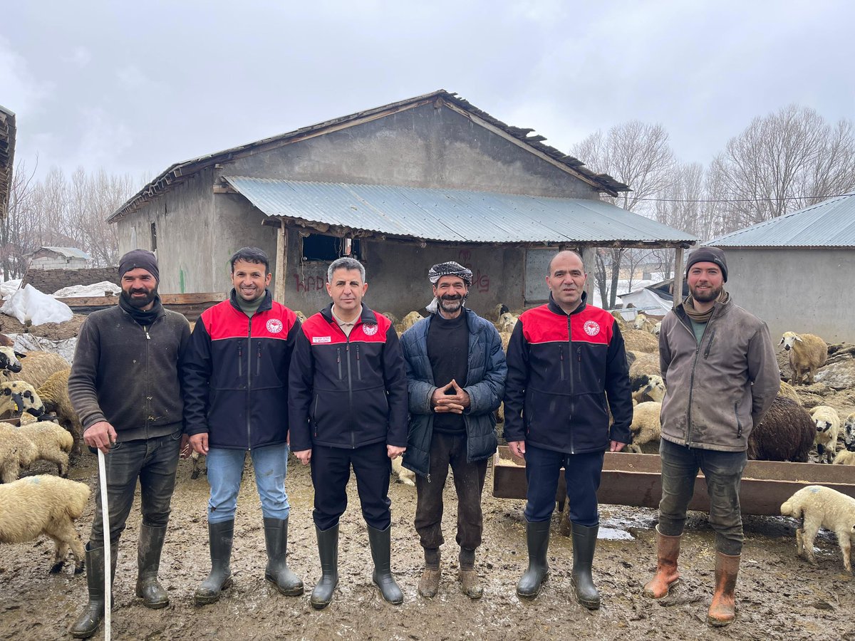 Bitkisel ve hayvansal üretim yapan üreticilerimizle buluşarak üretim faaliyetlerini, sahadaki tecrübelerini dinledik. Verimlilik, sürdürülebilirlik ve kırsal kalkınma üzerine değerlendirmelerde bulunduk. Üretimin,üreticinin yanındayız.🌾🐄
<a href="/ibrahimyumakli/">İbrahim Yumaklı</a> <a href="/TCTarim/">T.C. Tarım ve Orman Bakanlığı</a> <a href="/Valiavnicakir/">Avni Çakır</a>