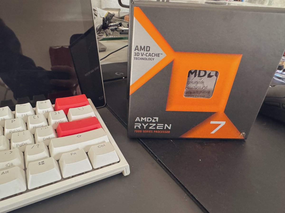 tikkun2525's tweet photo. i7-11700からのアップグレードで、Ryzen7800X3Dに変更しました。今までEscapeFromTarkovでプチフリーズやフレームレートが出ないことで苦労していたけど、CPUを変えたことで一気に快適に😌
i7を使っているから大丈夫と思っていたんですが、全然違いますね。
#Ryzen_Radeon #PR https://t.co/JjWUOiBQd3