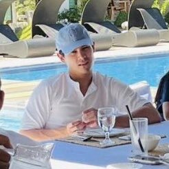 onlyforazr's tweet image. #mytruth wala pa food sa plate kase he was waiting for az to arrive para sabay sila kumain

AZRALPH GLOWS WITH DEARFACE