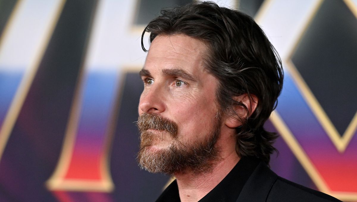Dijo una vez Christian Bale: "Siempre me ha fascinado el ser humano tranquilo, el que no busca ser el centro de atención. Hay algo poderoso en la discreción. Y si tienes un problema conmigo, mándame un mensaje. Si no tienes mi número, entonces no me conoces lo suficiente como