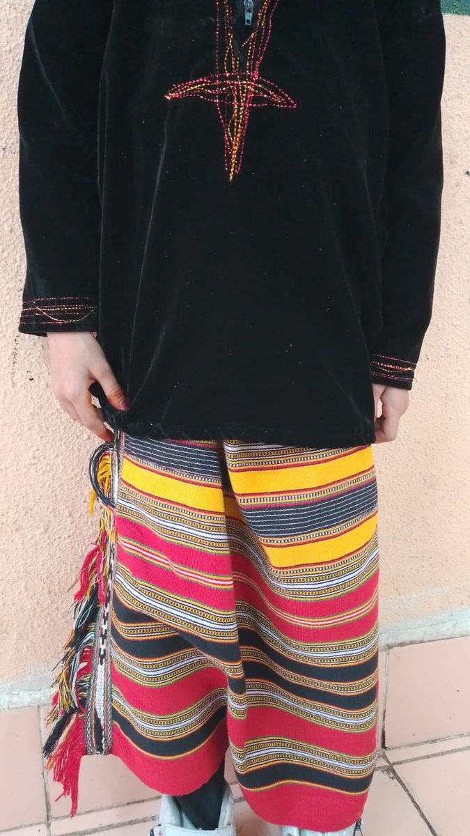 مشاركة احدى طالباتي بيوم التاسيس عن زي منطقتها وهو احد ازياء منطقة جازان ( المناطق الجبليه)