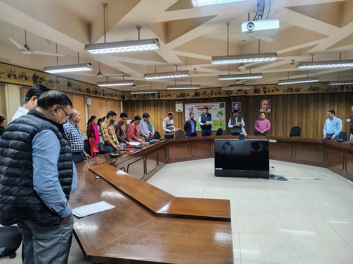 gmfci_rajasthan's tweet photo. “स्वच्छता पखवाड़ा 2026” के अंतर्गत भारतीय खाद्य निगम, क्षेत्रीय कार्यालय जयपुर में महाप्रबंधक की उपस्थिति में अधिकारियों एवं कर्मचारियों द्वारा स्वच्छता शपथ ग्रहण की गई। 
#SwachhtaPakhwada2026 #FCI #SwachhBharat https://t.co/6uePvrSp0e