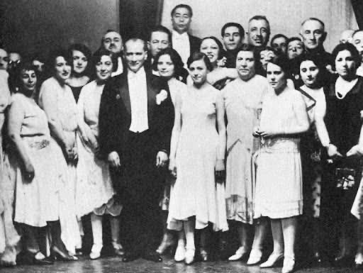 Erkek ve kadının eşitlendiği Medeni Kanun’un 100. yılı kutlu olsun!