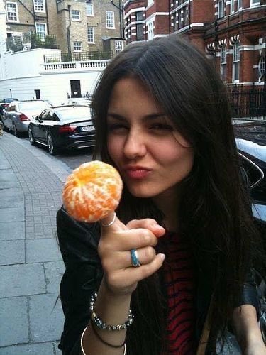 hourlyjustice's tweet photo. Victoria Justice https://t.co/lYXbgEO5Up