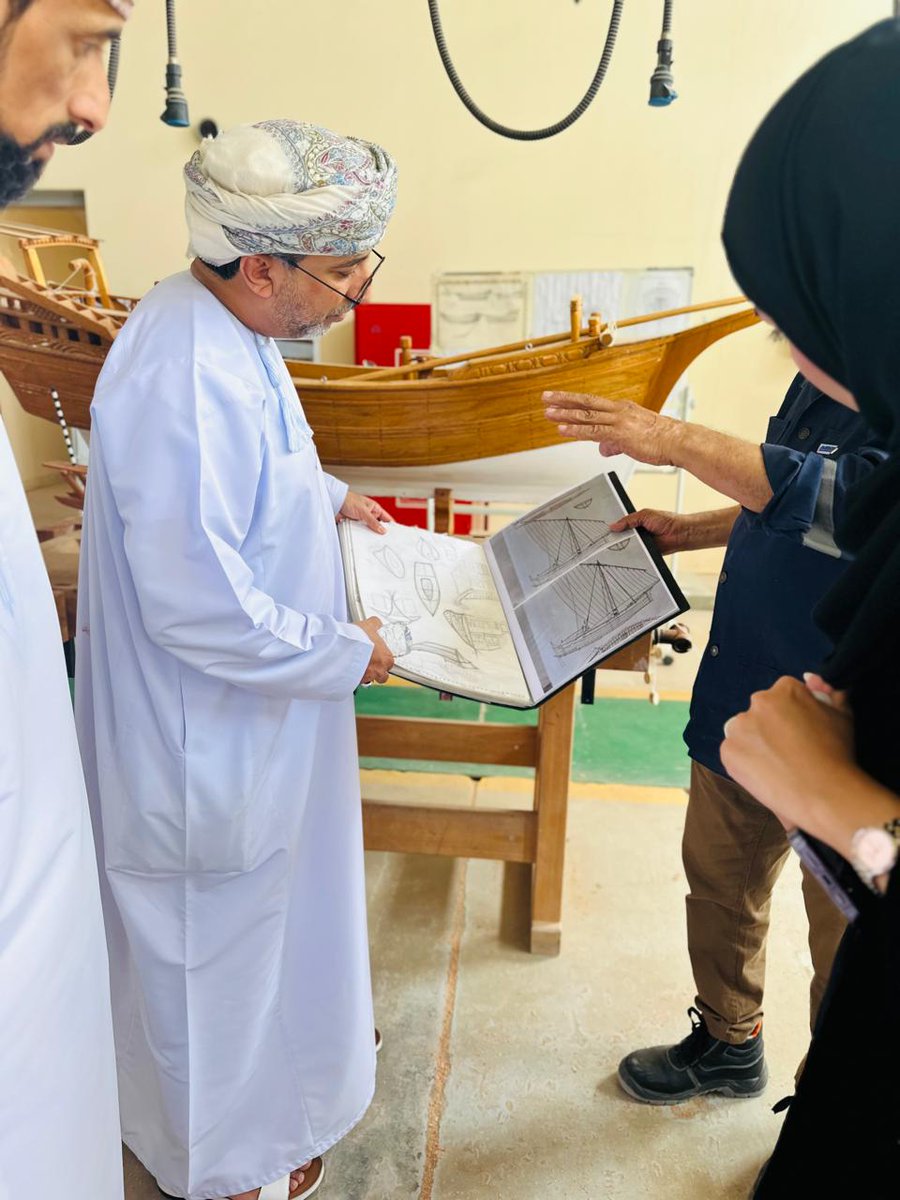 الكلية المهنية بصور tweet media