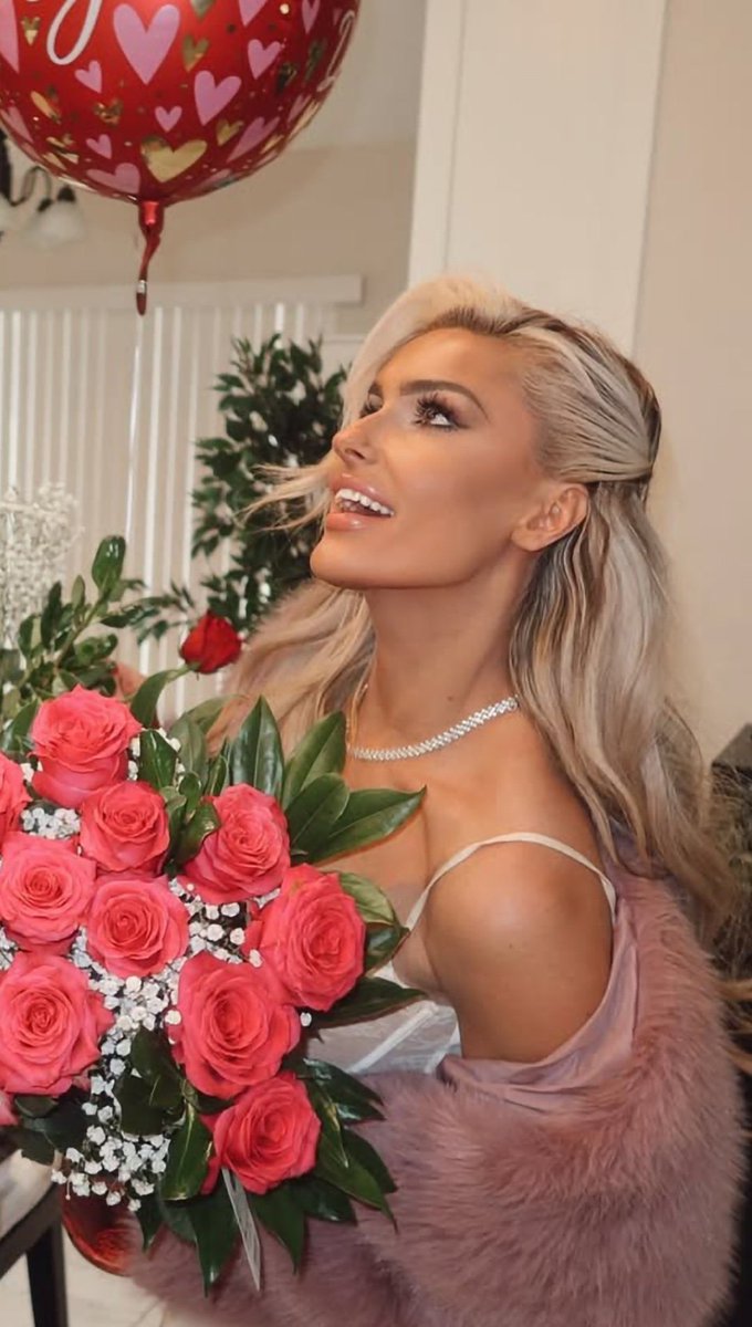 It Girl. | NOT @BlakeMonroeWWE. tweet media