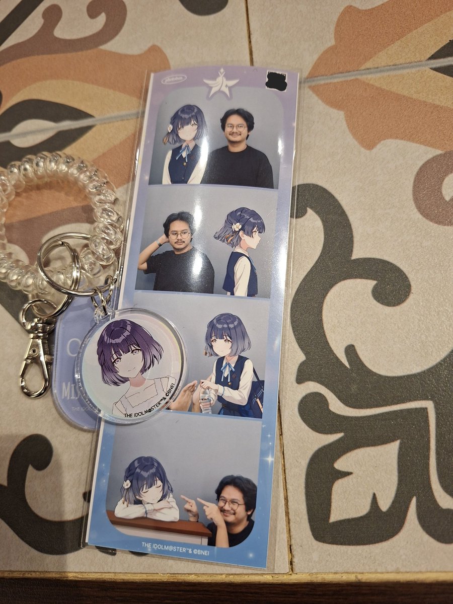 Yesterday was pretty fun
I cringed so hard while taking the picture tho LOL
Also bad hair day but whatvr