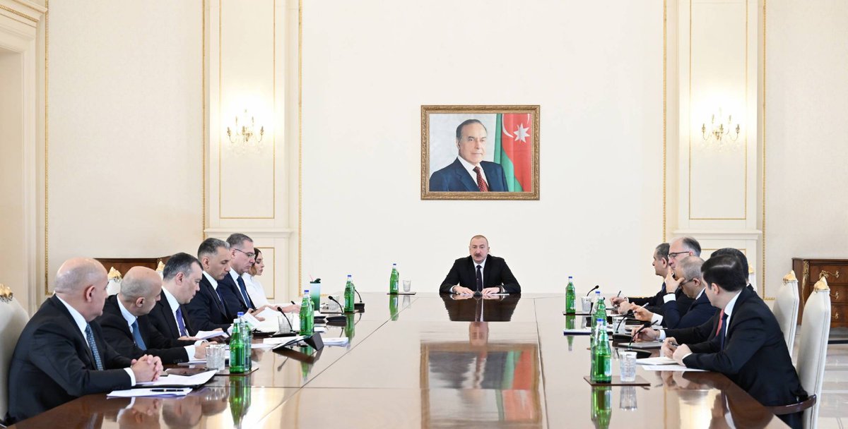 Dövlət xidmətlərinin “mygov” üzərindən vahid mərkəzdən həyata keçirilməsi müasir idarəetmə modelinin tərkib hissəsidir. Bu yanaşma operativliyi, şəffaflığı və vətəndaş məmnunluğunu artıraraq rəqəmsal dövlət quruculuğuna mühüm töhfə verir.