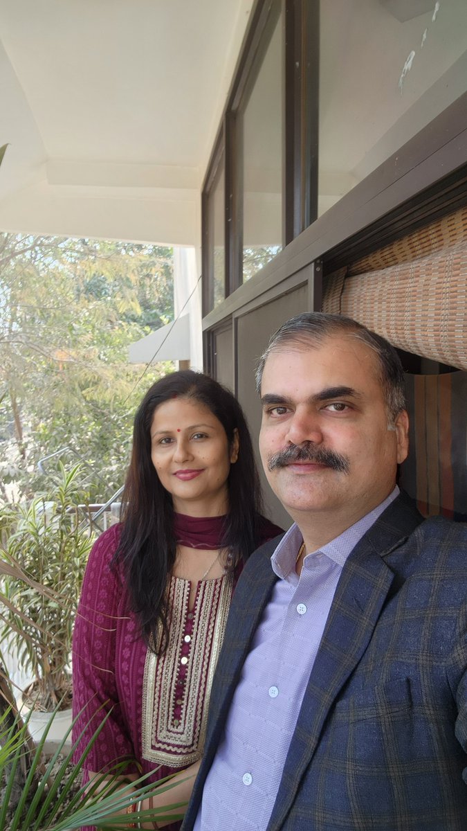 दाम्पत्य सूत्र में बंधन के #21वर्ष पूर्ण होने पर आप सभी से निरंतर प्राप्त हो रहीं शुभकामनाओं हेतु हृदय से आभार 🙏 #MarriageAnniversary