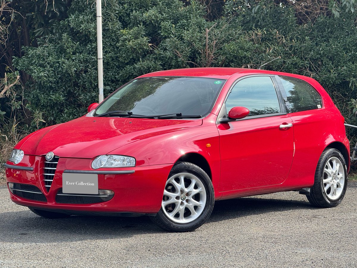 EverSpirit1986's tweet photo. 【New Stock】

2003年
アルファロメオ 147
⚡️2.0ツインスパーク⚡️
車検R9年1月
実走行【3.1万km】ワンオーナー車

希少な右ハン3ドアの5速マニュアル🇮🇹
ご覧の通りコンディションが良く、内外装の綺麗さは勿論ですが走りもシャキッとしてます。まさにコレクターズアイテムな1台。

79.8万円にて！ https://t.co/L7spmZc9Tl