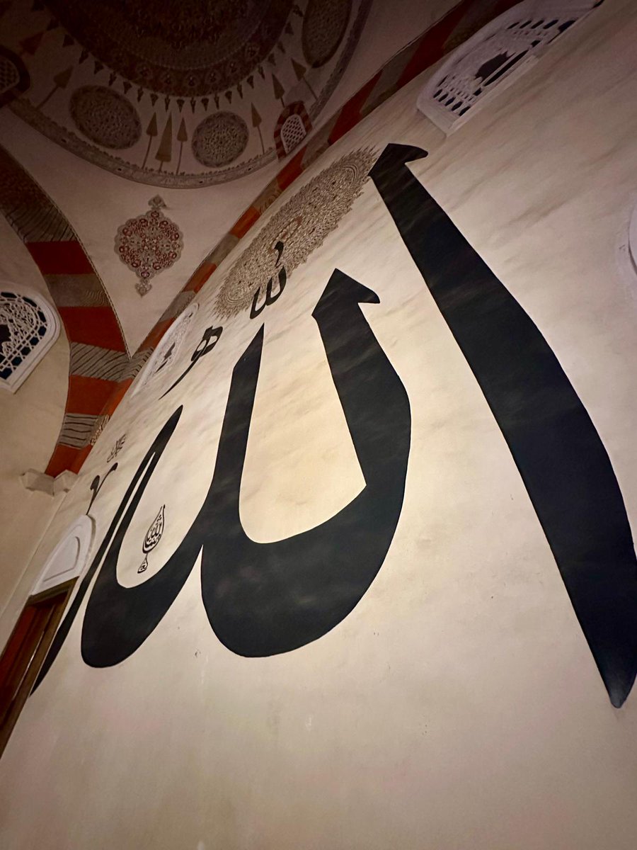 🇹🇷#DuaOrdusu🇹🇷 ‘nun askerleri. Gün, her günkü gibi BİR olma zamanı. DUÂ zamanı.
Her gün sabah akşam 3'er kere Besmele ile;
“Bismillâhillezî lâ-yedurru me’asmihî şey’ün fil-erdı velâ fissemâi ve hüves-semî’ul’alîm”
okuyalım. Her zamanki gibi bu twitin altında buluşalım.