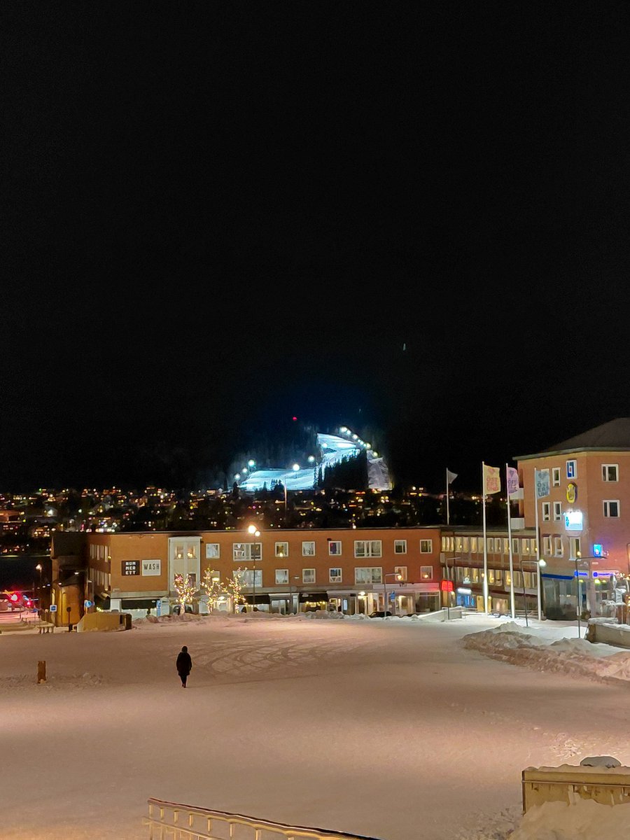 La notte a -20 ha il suo fascino😍 #Östersund