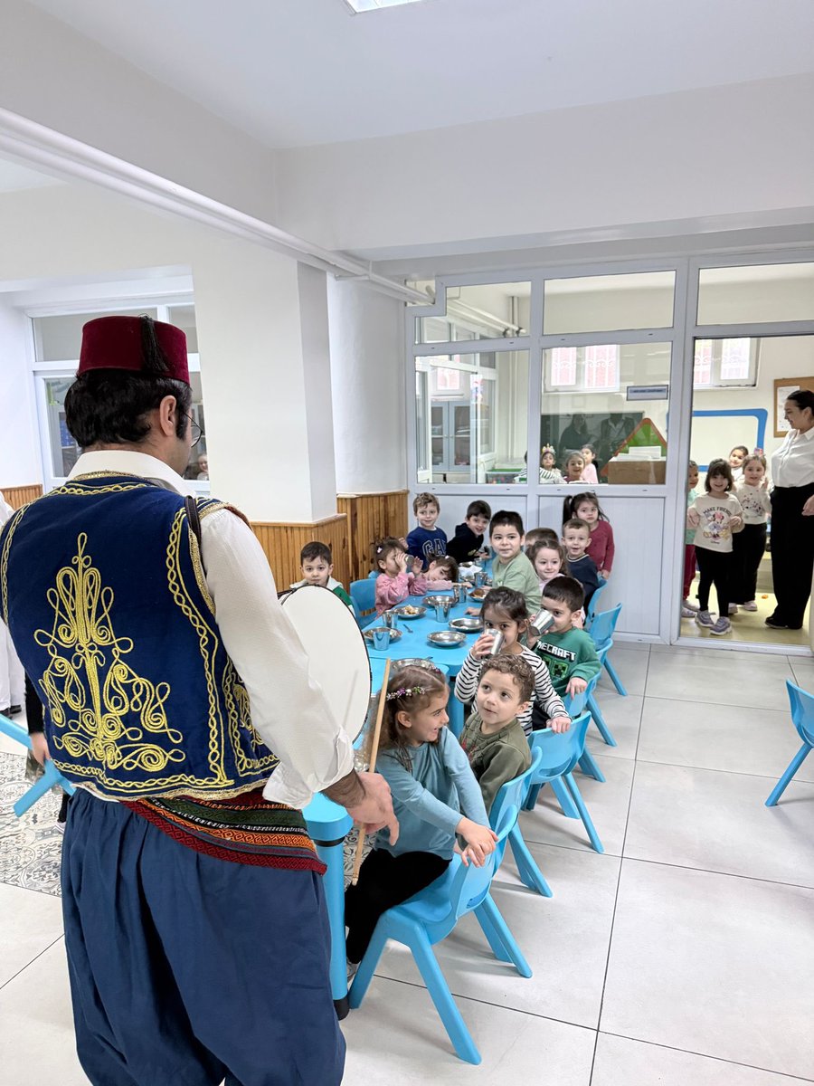 imemtemelegitim's tweet photo. Bakanlığımızın öncülüğünde, “Maarifin Kalbinde Ramazan” temasıyla; nezaketin ve zarafetin şehri İstanbul’umuzda birlik, paylaşma ve dayanışma ruhuyla tüm okullarımızdayız.
📌Avcılar Ambarlı  Selahattin Müzeyyen Kaçakel Anaokulu
@tcmeb @Yusuf__Tekin @istanbulilmem @MucahitYentur https://t.co/WCp46DygZM