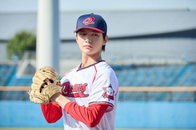 Cha Junho (DRIPPIN) akan hadir di drama 'Hot Stove League' versi Jepang.

Cha Junho memerankan tokoh Lim Minjong, seorang atlet bisbol profesional yang mana karakternya diadaptasi dari narasi drama versi aslinya (Korea) meskipun secara penceritaan akan berbeda.

Tayang 28 Maret