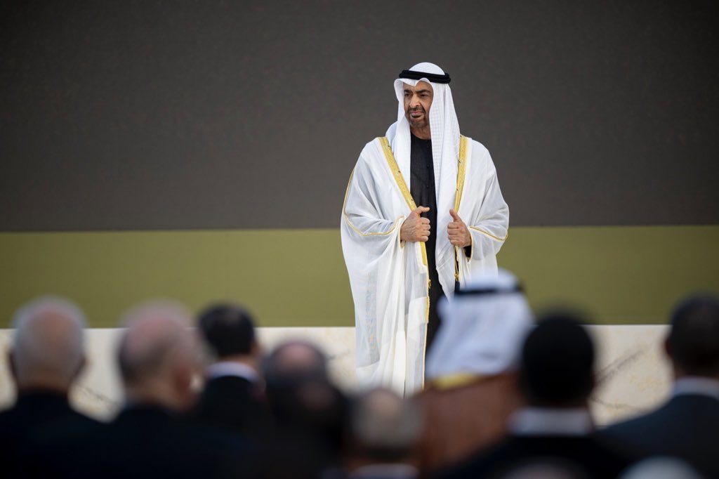 ترامب 
فهم  الخلاف 
ووصف  قائدنا #محمد_بن_زايد 
أنه قائد عظيم 
حفظ الله عليه هذه الهيبة