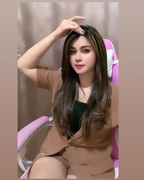 Can't beat random indonesia girl.